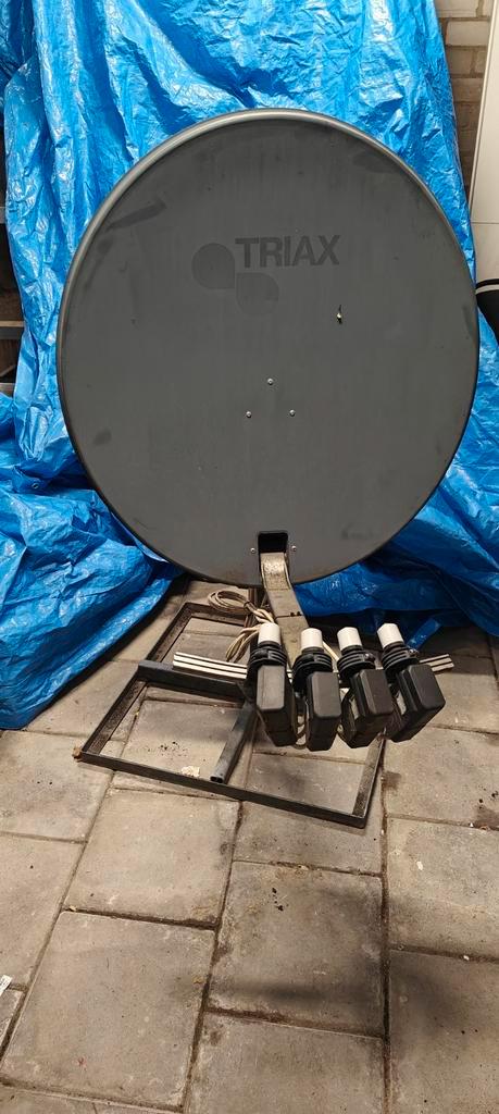 2x Triax Schotelantenne met 4LNB's (quad), Audio, Tv en Foto, Schotelantennes, Gebruikt, (Schotel)antenne, Overige merken, Ophalen