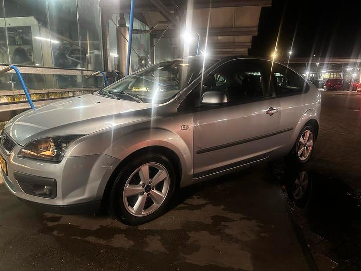 Ford Focus 1.6 74KW 3D 2005 Grijs, Auto's, Ford, Particulier, Focus, Benzine, B, Hatchback, Handgeschakeld, Origineel Nederlands