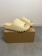 Yeezy slide bone maat 43, Kleding | Heren, Schoenen, Slippers, Overige kleuren, Nieuw, Ophalen of Verzenden