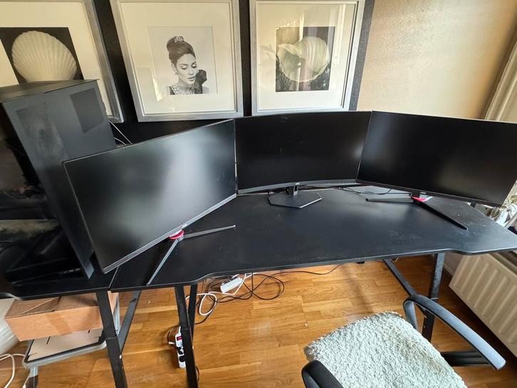 Complete GamingPC Set– 3Monitoren + Muis, Keyboard & Headset, Computers en Software, Desktop Pc's, Zo goed als nieuw, 4 Ghz of meer