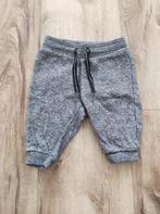 Mooie grijze joggingbroek van H&M, maat 56. Zacht broekje., Kinderen en Baby's, Babykleding | Maat 56, Ophalen of Verzenden, Jongetje