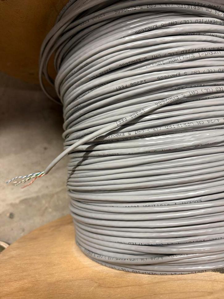 Haspel UTP Cat5e - 124 Meter, Computers en Software, Pc- en Netwerkkabels, Gebruikt, Ophalen of Verzenden