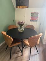 Moderne ronde eettafel met 4 cognackleurige stoelen, Huis en Inrichting, Tafels | Eettafels, Ophalen, Zo goed als nieuw, Rond
