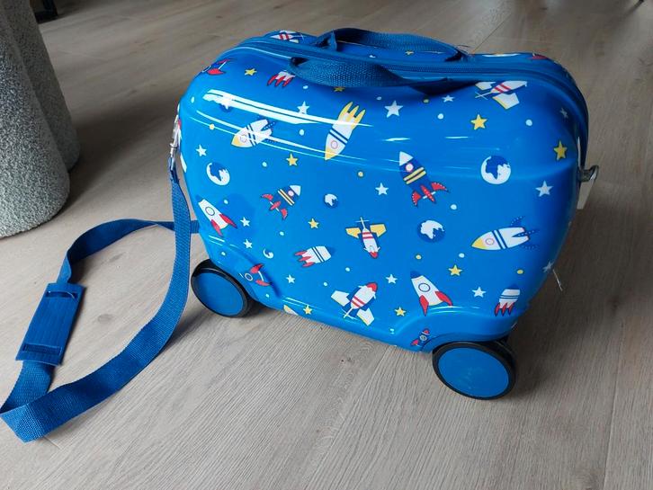 Leuke Kinderkoffer met Wieltjes!, Kinderen en Baby's, Kinderkleding | Overige, Zo goed als nieuw, Jongen of Meisje, Ophalen