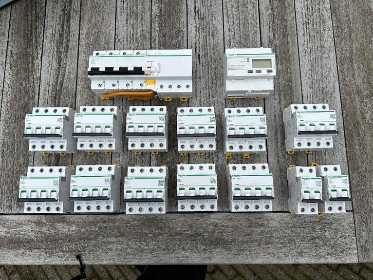 Schneider Electric automaten nieuwstaat lees de beschrijving, Doe-het-zelf en Verbouw, Elektra en Kabels, Zo goed als nieuw, Schakelaar