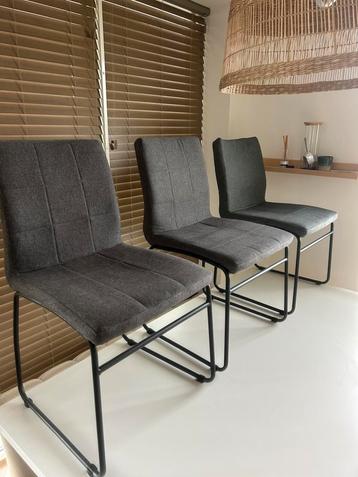 Grijze eetkamerstoelen (3 stuk) beschikbaar voor biedingen