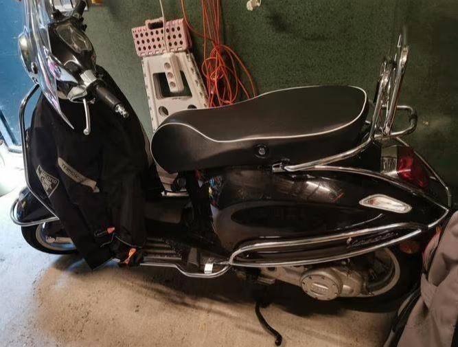 Vespa Primavera, Fietsen en Brommers, Scooters | Vespa, Zo goed als nieuw, Overige modellen, Benzine, Ophalen