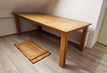 Eikenhouten tafel beschikbaar voor biedingen