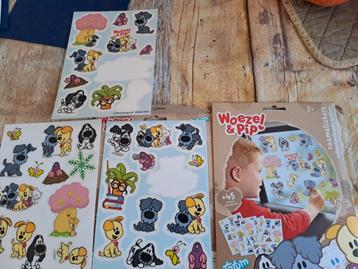 Leuke raamstickers van woezel en pip  beschikbaar voor biedingen