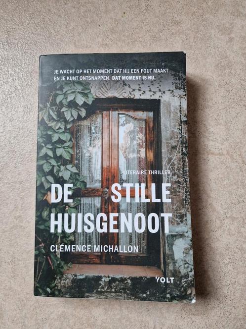 Clémence Michallon - De stille huisgenoot, Boeken, Thrillers, Zo goed als nieuw, Nederland, Ophalen of Verzenden