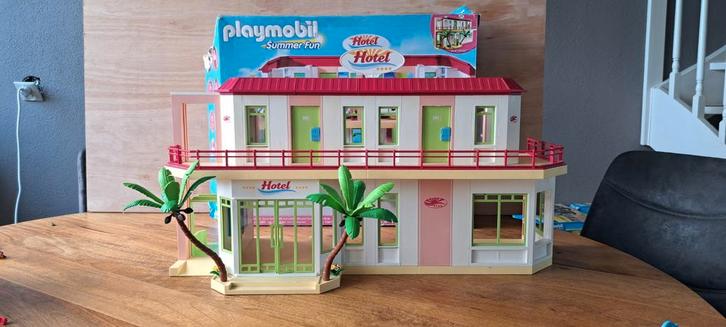 Playmobil Hotel met extra verdieping ( set 5265 & 5269), Kinderen en Baby's, Speelgoed | Playmobil, Zo goed als nieuw, Complete set