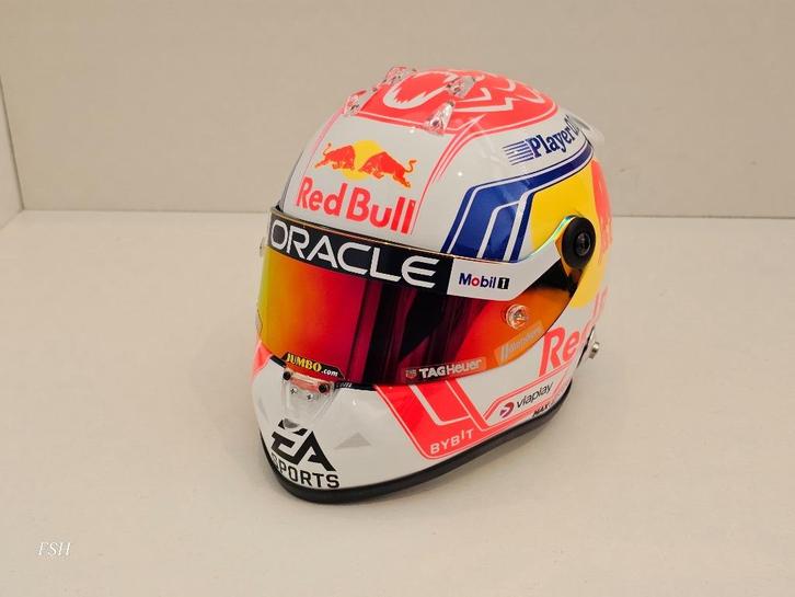 SALE: Helm F1 seizoen 2023, Max Verstappen # 1. **NIEUW**, Verzamelen, Automerken, Motoren en Formule 1, Nieuw, Formule 1, Ophalen of Verzenden