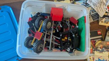 Grote bak  met oa technisch LEGO (jaren 80) beschikbaar voor biedingen