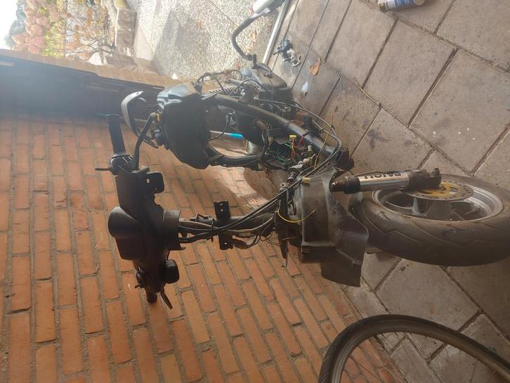 Peugeut tkr project 70 cc malossi, Fietsen en Brommers, Scooters | Peugeot, Overige modellen, Tweetakt, Ophalen