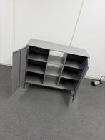 Grijze metalen kast met deuren en planken, Ophalen, 100 tot 150 cm, Zo goed als nieuw, Metaal