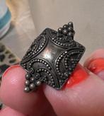 Vintage antieke zilveren zeeuws knopje broche speld kostuum, Ophalen of Verzenden, Zilver, Broche