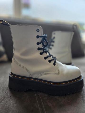Dr.martens  beschikbaar voor biedingen