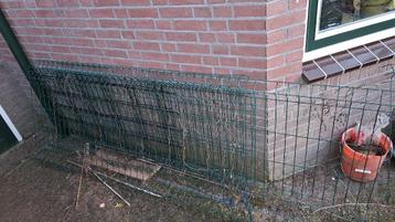 Te koop 9 meter 80cm hoog verzinkt en geplastificeerde gaas beschikbaar voor biedingen