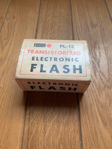 Fodor PL-12 Transistorized electronic flash beschikbaar voor biedingen