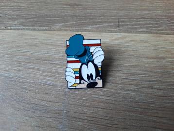 1 leuke pin van een spiekende Goofy te koop beschikbaar voor biedingen