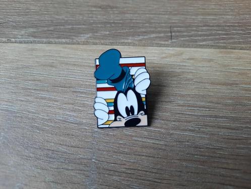 1 leuke pin van een spiekende Goofy te koop, Verzamelen, Speldjes, Pins en Buttons, Nieuw, Speldje of Pin, Overige onderwerpen