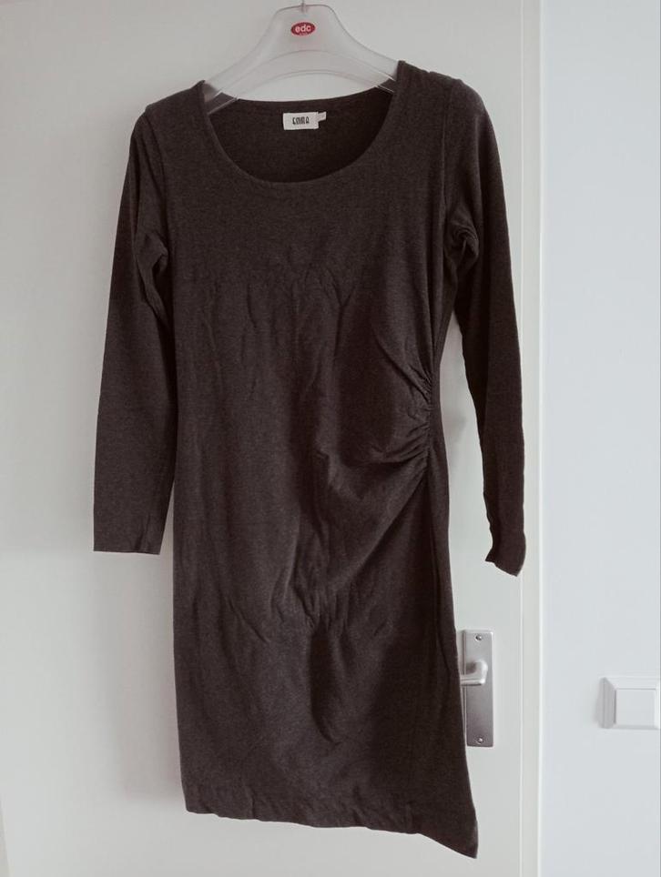 Emma jurk van College Style maat L grijs prima staat, Kleding | Dames, Jurken, Zo goed als nieuw, Maat 42/44 (L), Grijs, Knielengte