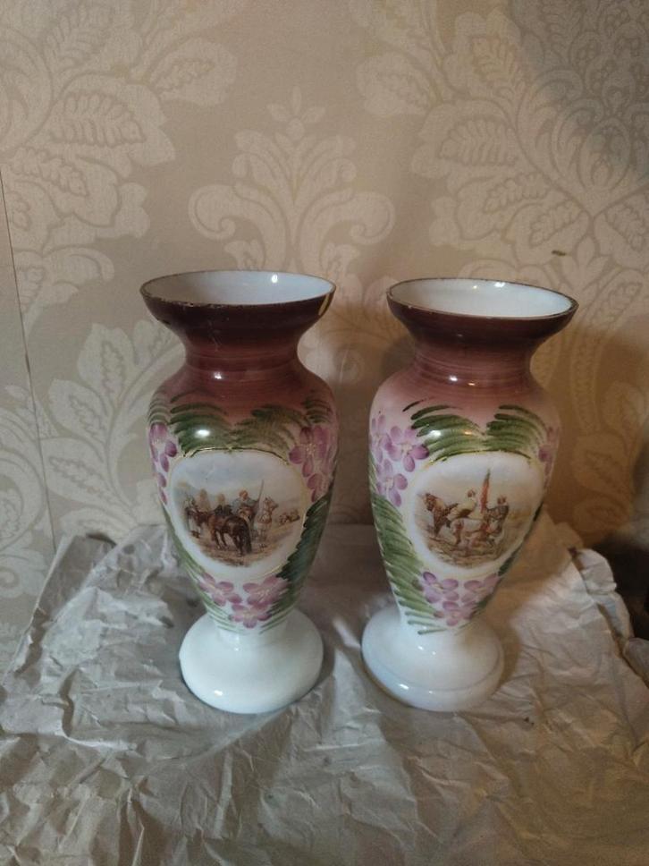 Antieke Opaalglazen Vaas - 19e Eeuw, Antiek en Kunst, Antiek | Vazen, Ophalen of Verzenden