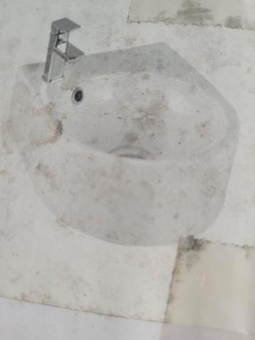Nieuw in doos wc fonteintje met ronding beschikbaar voor biedingen