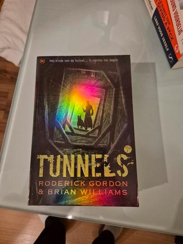 Tunnels - Roderick Gordon & Brian Williams beschikbaar voor biedingen