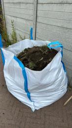 GRATIS: zwarte grond / oude graszoden, Ophalen, Tuinaarde