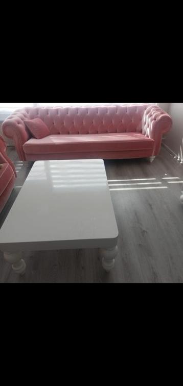 2x 3 persoons bankstellen en een poef(set) beschikbaar voor biedingen