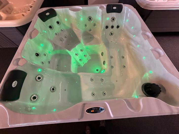 Jacuzzi balboa 200x200 plug and play stekker !, Tuin en Terras, Bubbelbaden en Hottubs, Nieuw, Pomp, Ophalen