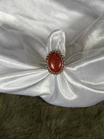 Zilveren ring met rode jaspis, Sieraden, Tassen en Uiterlijk, Ringen, 18 tot 19, Ophalen of Verzenden, Zo goed als nieuw, Dame of Heer