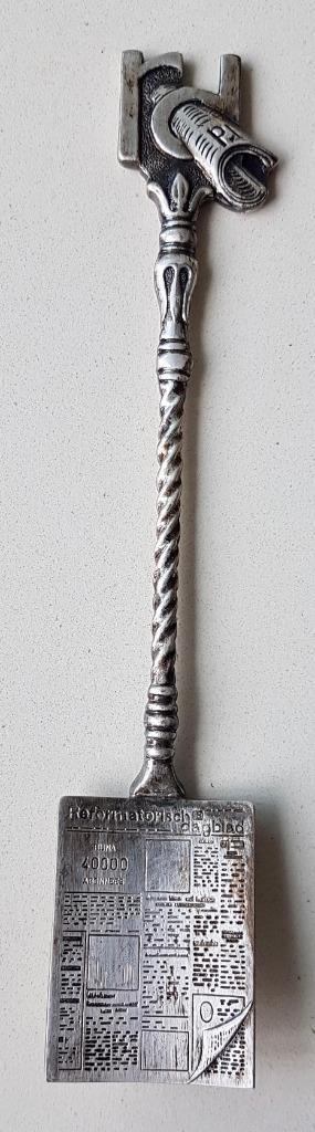 Spade lepeltje - oud verzilverd  - Reformatorisch Dagblad, Antiek en Kunst, Antiek | Bestek, Ophalen