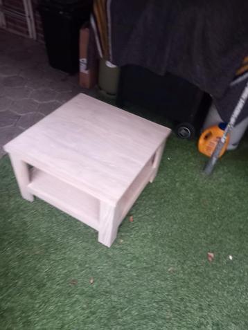 Houten Salontafel met Onderblad beschikbaar voor biedingen