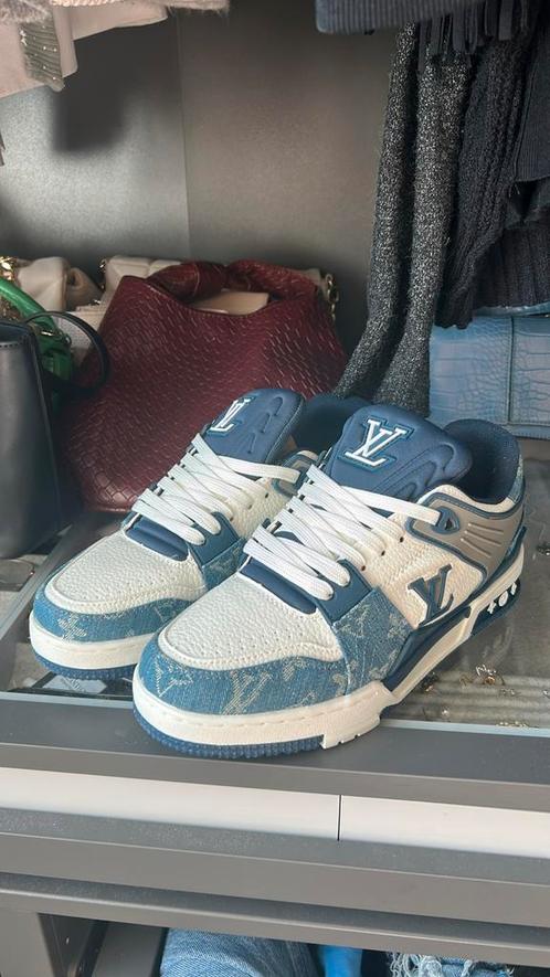 LV Trainers – Jeans editie – Maat 42 – Nieuw, Kleding | Heren, Schoenen, Nieuw, Sneakers of Gympen, Blauw, Ophalen of Verzenden