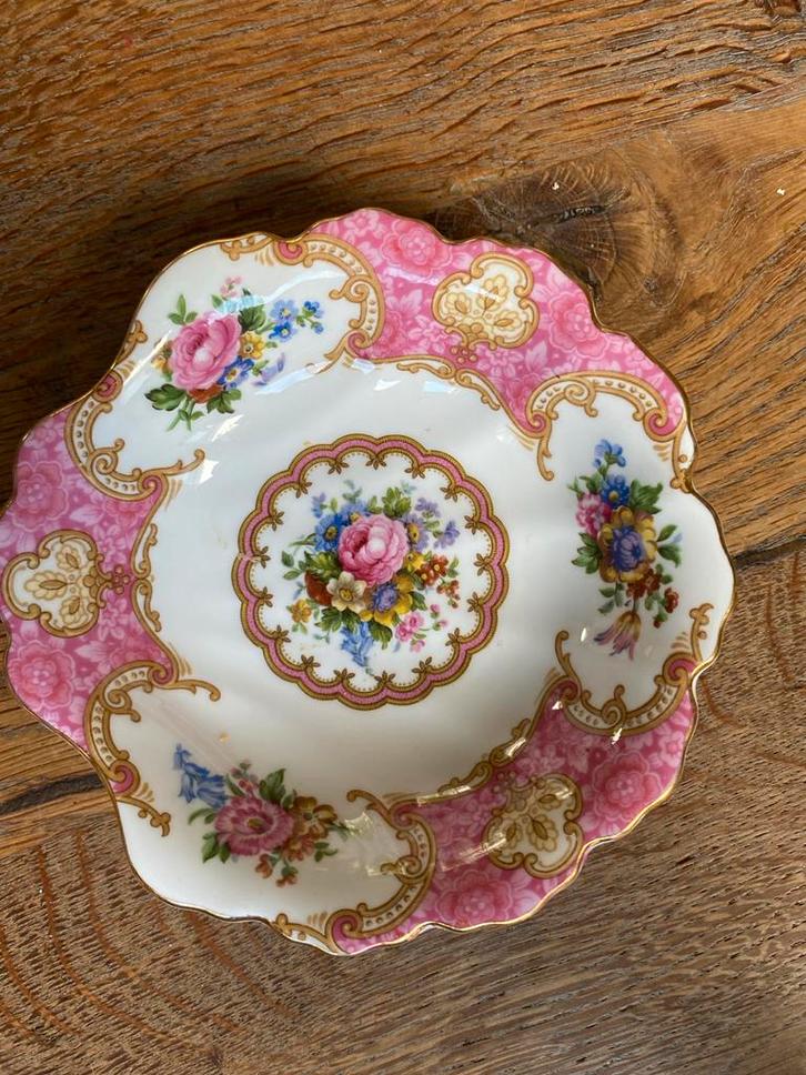 Royal Albert Lady Carlyle Schaaltje, Antiek en Kunst, Antiek | Porselein, Ophalen of Verzenden