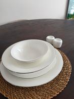 Karaca porselein servies, Huis en Inrichting, Ophalen of Verzenden, Porselein, Overige stijlen, Bord(en)