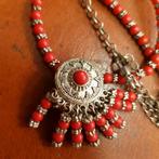 Rode koraal kralen ketting met verzilverd ketting, Met hanger, Ophalen of Verzenden, Zo goed als nieuw, Rood
