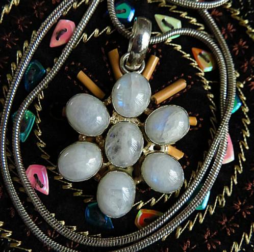 925 zilveren hanger met maanstenen, Sieraden, Tassen en Uiterlijk, Kettinghangers, Zo goed als nieuw, Zilver, Zilver, Bloem of Plant