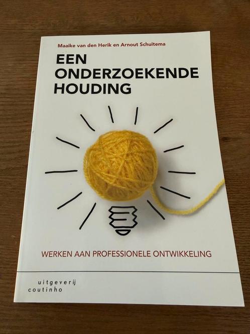 Maaike van den Herik - Een onderzoekende houding, Boeken, Schoolboeken, Zo goed als nieuw, Nederlands, Overige niveaus, Ophalen of Verzenden