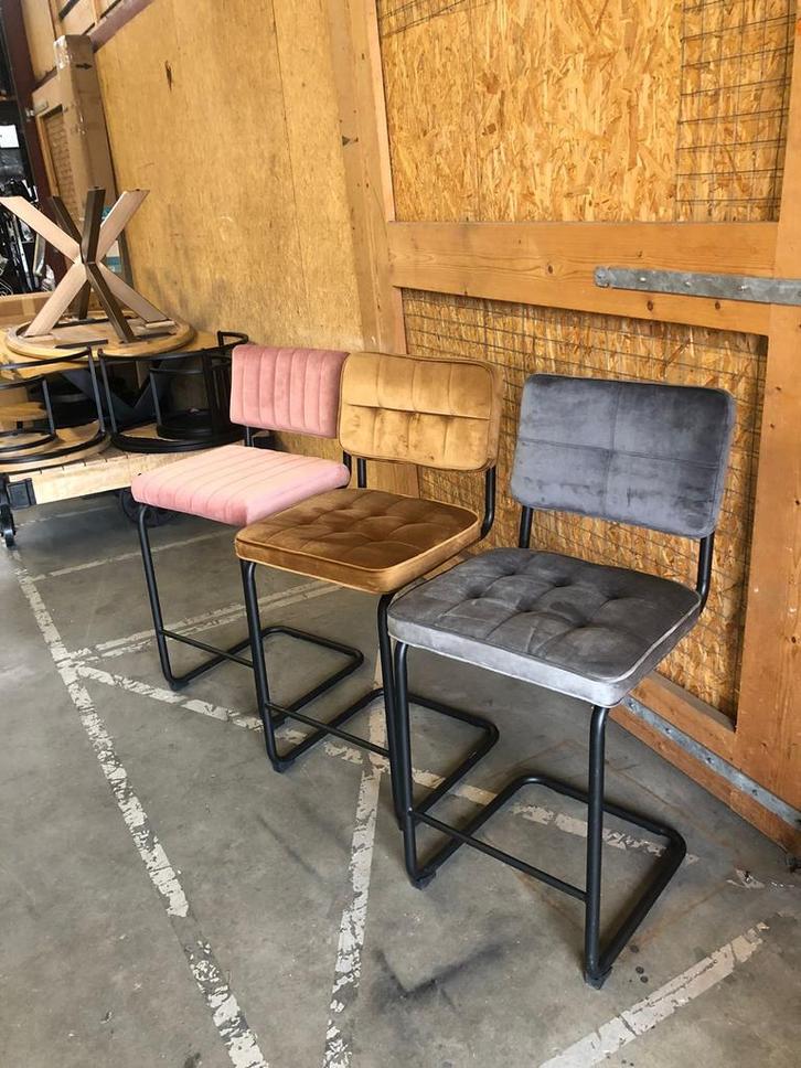 Velvet Barkrukken Stalen onderstel met voetsteun., Huis en Inrichting, Barkrukken, Nieuw, 60 tot 90 cm, Metaal, Met voetsteun
