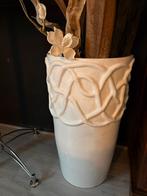 Mooie grote witte stenen vaas 70cm, Huis en Inrichting, Woonaccessoires | Vazen, Ophalen, Steen, Gebruikt, 50 tot 75 cm