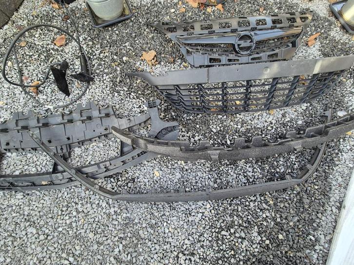 Opel Astra J GTC Voorbumper & Grill Onderdelen, Auto-onderdelen, Carrosserie en Plaatwerk, Bumper, Opel, Voor, Gebruikt, Ophalen
