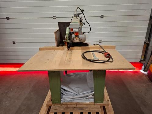 De Walt afkortzaag op tafel, Doe-het-zelf en Verbouw, Gereedschap | Zaagmachines, Gebruikt, Afkortzaag, 1200 watt of meer, 30 tot 70 mm