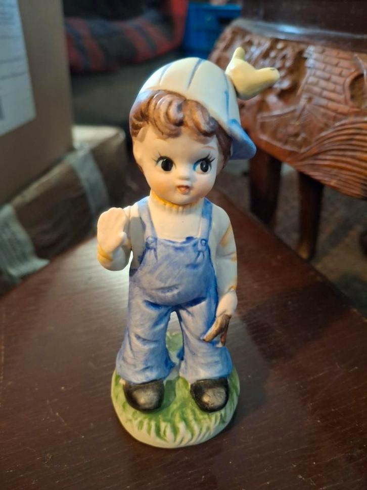 Vintage Jongen Beeldje in Tuinbroek, Antiek en Kunst, Kunst | Beelden en Houtsnijwerken, Ophalen of Verzenden