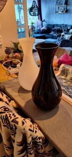 2 mooie een zwart en een witte vaas, Huis en Inrichting, Woonaccessoires | Vazen, Ophalen, Overige kleuren, Minder dan 50 cm, Glas