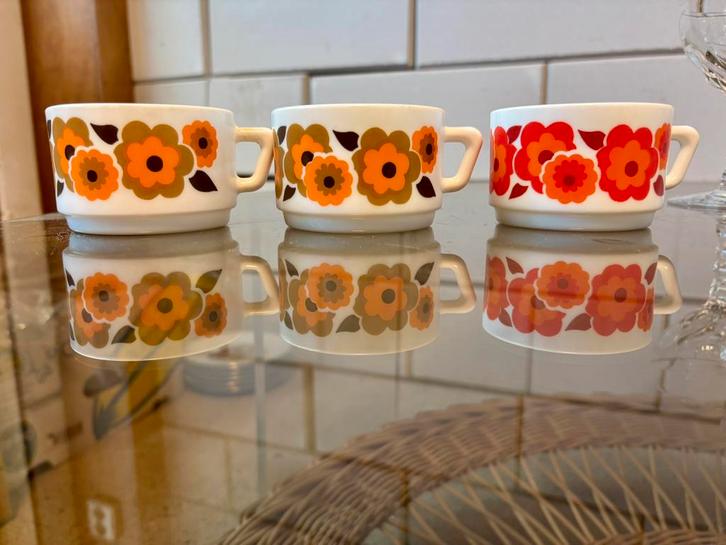 Vintage Schalen en kopjes Bloemmotief lotus arcopal, Verzamelen, Retro, Huis en Inrichting, Ophalen of Verzenden