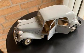 Citroën Traction Avant 15CV - 1:18 beschikbaar voor biedingen