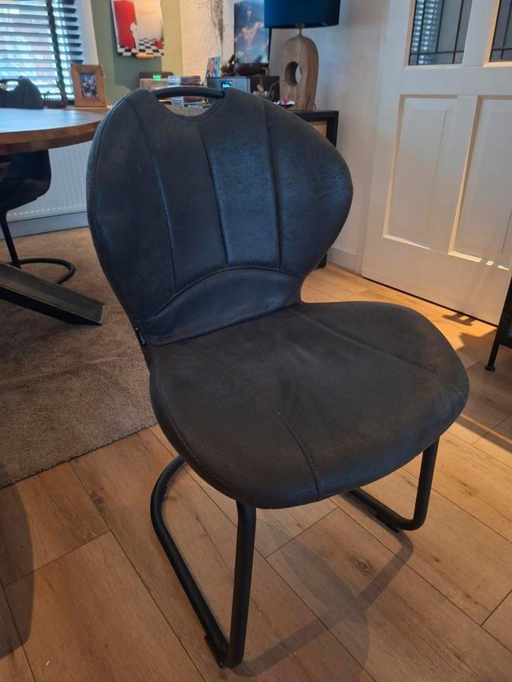 Vier tweedehands eetkamerstoelen, taupebruine kleur, Huis en Inrichting, Stoelen, Gebruikt, Vier, Overige materialen, Overige kleuren